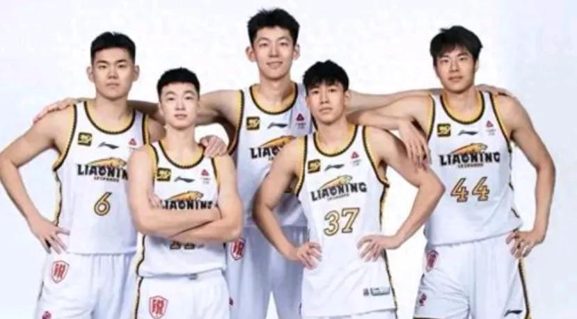 辽宁U22男篮95:83战胜江西
由于转播信号不好，我们看的不很清楚，队员号码也