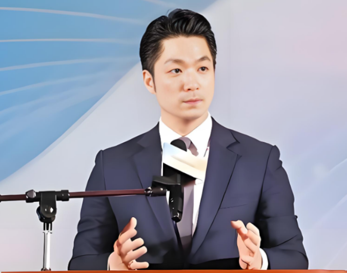 台北市市长蒋万安曾宣称，如果大陆继续在台海进行军机绕台和军演的话，他就要对双城论