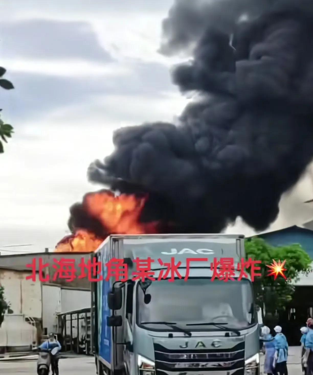 我说刚刚怎么看见出了那么多俩消防车，安全第一啊！