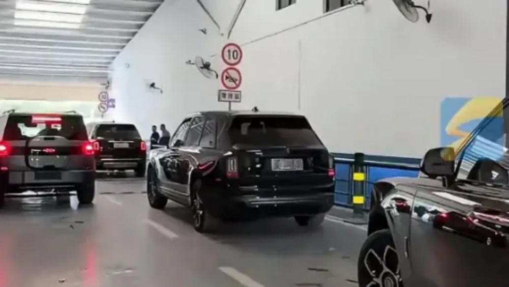 海南封关，“保时捷狂欢”刺破了豪车泡沫