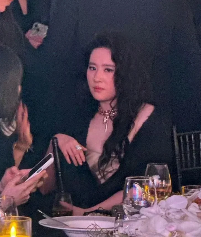 神仙姐姐也喝酒？微醺状态的样子一样很美！