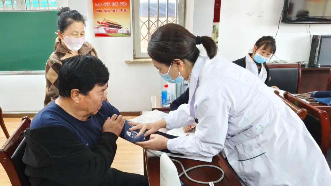 明山区峪北社区关工委组织开展孝老敬老活动