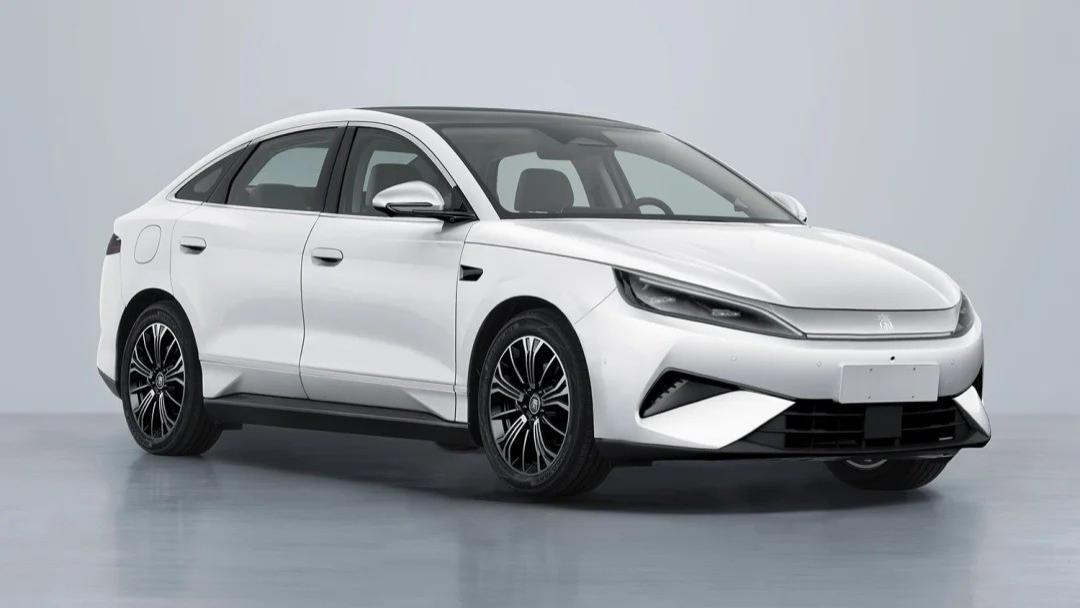 比亚迪秦MAX正式亮相，定位B级车