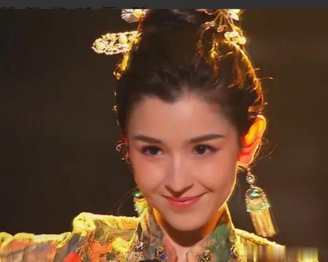 有关《长安的荔枝》中的女胡商，我更希望是由新疆演员来扮演，而不是由内蒙的演员。