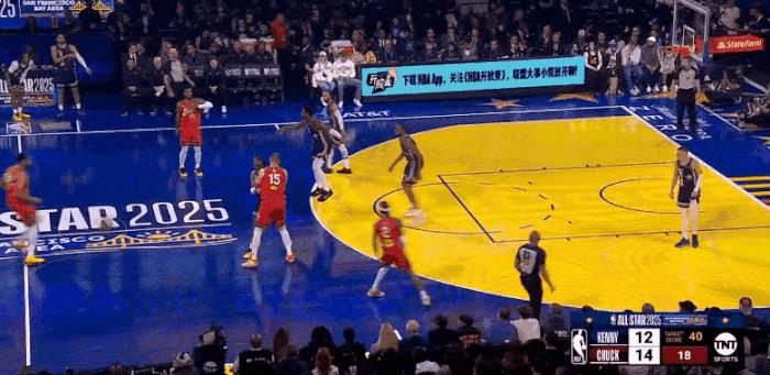 越投越远！唐斯：我也拿过三分王！
在今天NBA全明星赛史密斯队vs巴克利队的第一