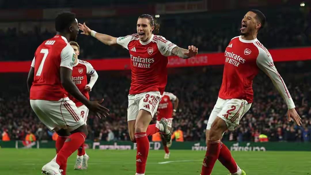 阿森纳表现出强队心态！
联赛杯1/4决赛，在1：1被水晶宫补时绝平的情况下，阿森