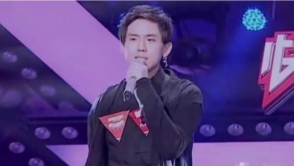 太炸裂！导演王晶凌晨发文，怒喷香港顶流男星：求你滚出娱乐圈！