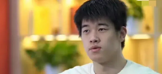 潘展乐接受采访说： 这次比赛只恢复到了巴黎奥运会时的百分之七八十，备战世锦赛很系