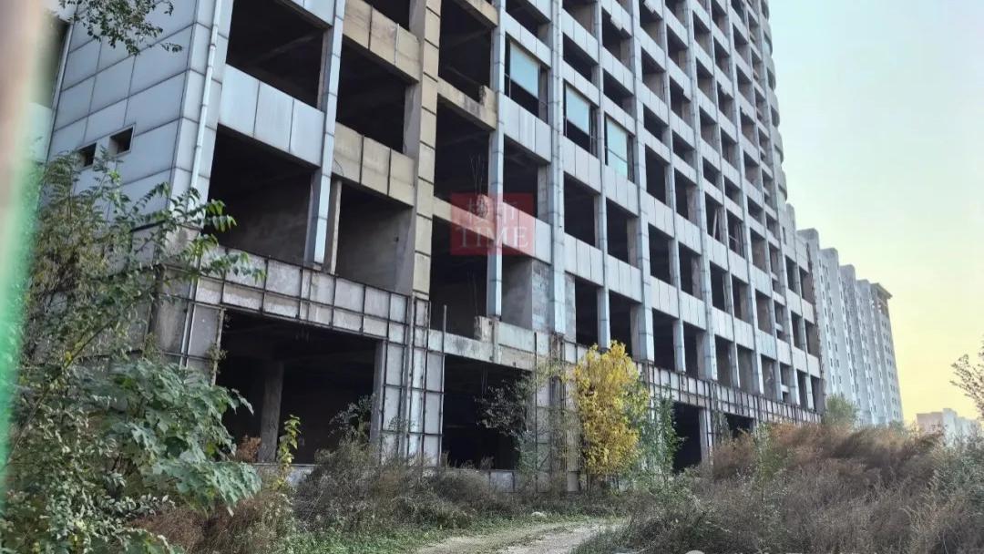 青岛最神秘楼盘！ 烂尾20年无人接盘，众说纷纭……