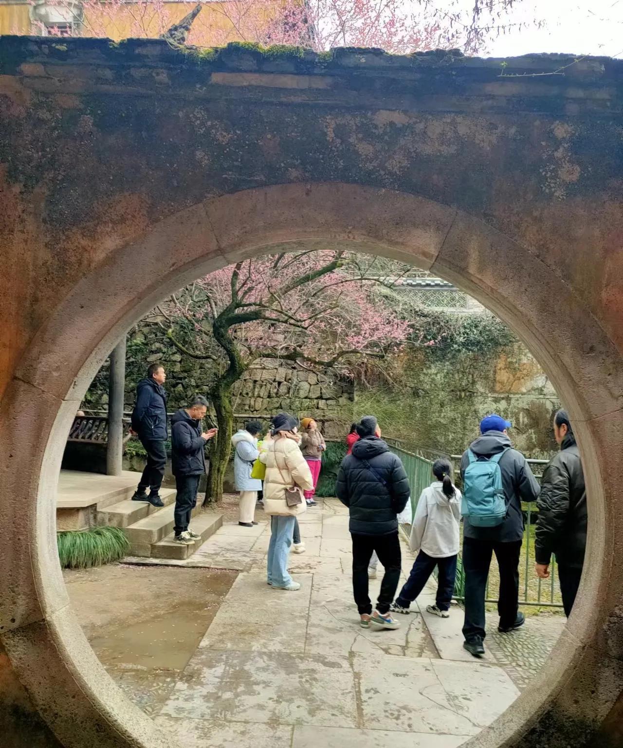 少林寺主持释永信暴雷以后，国清寺的含金量还在上升。国清寺作为5A景区，但不收门票