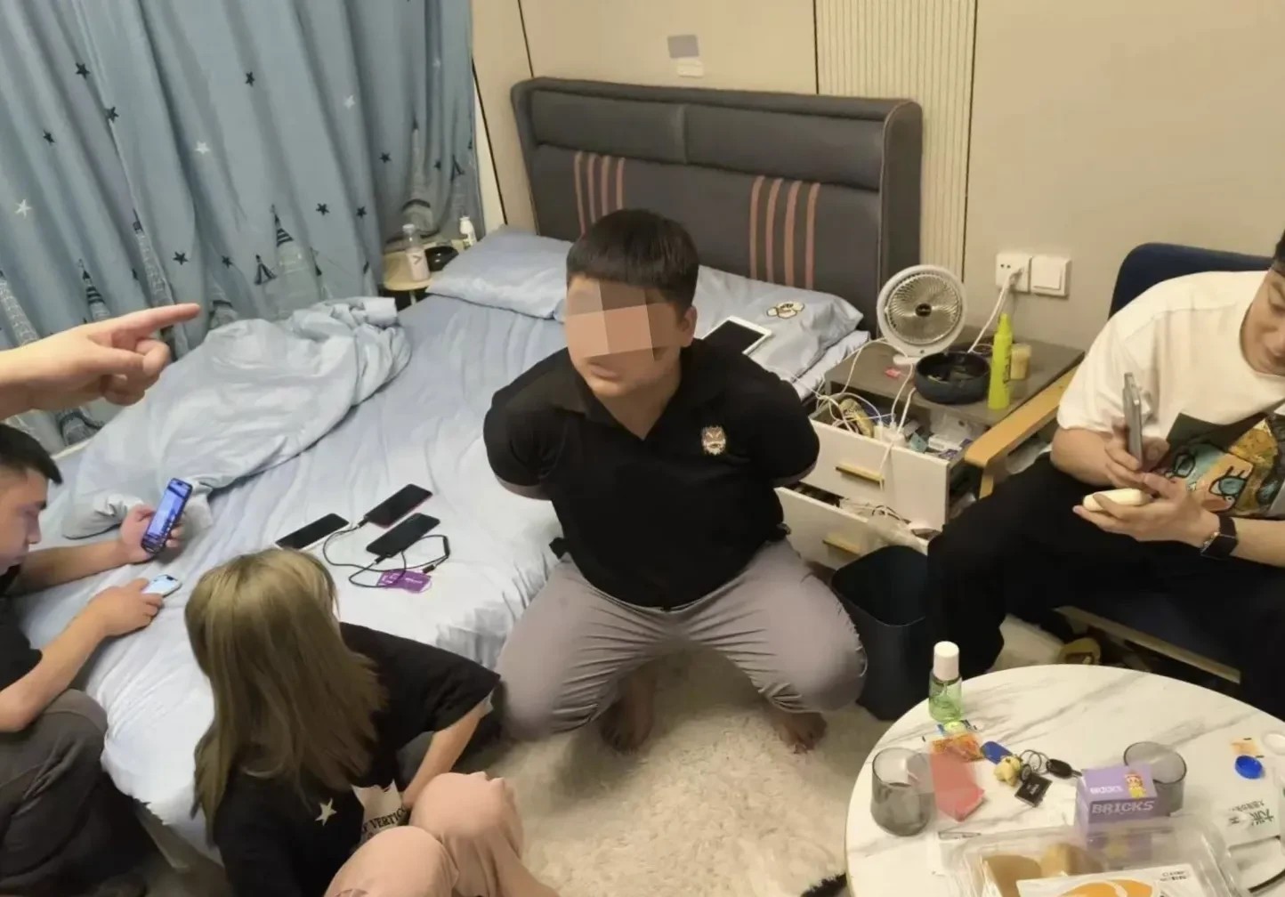 都是寂寞惹的祸，榆林这男子都34岁了，什么样的场景还没见过，竟然这么容易掉进甜蜜
