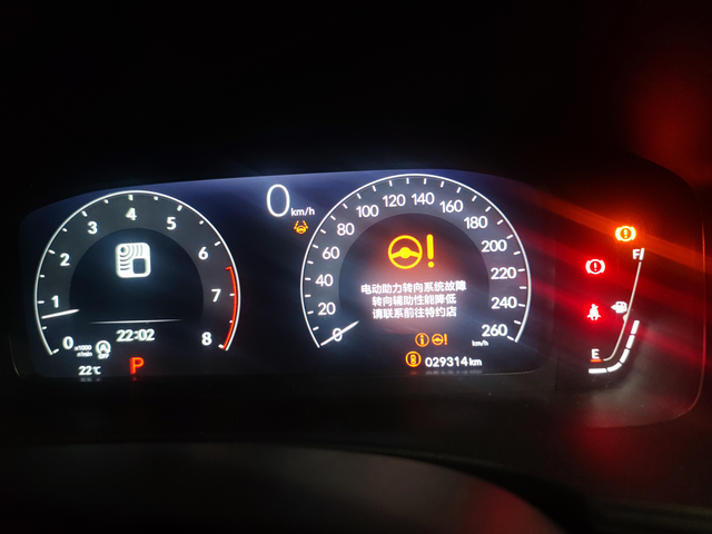 两年半电池就不行了
昨天还好好的，停小区里一晚就没电了，故障灯全亮