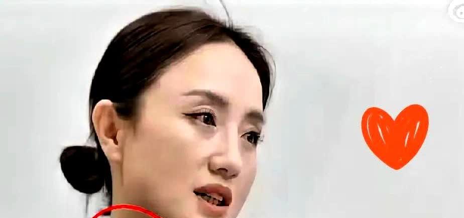 谁能想到
朱媛媛的告别仪式惊动了两大官方机构
中戏直接给国家话剧院发唁电
