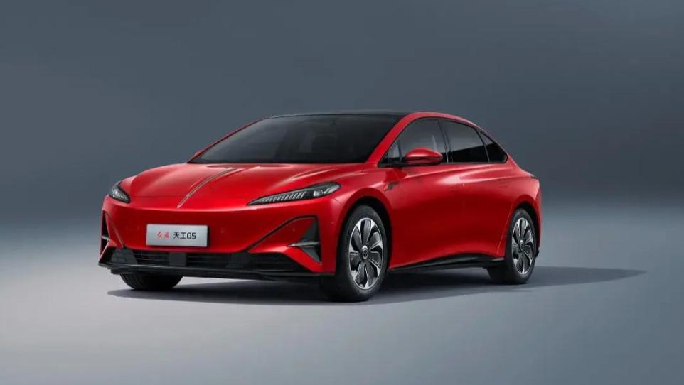 红旗天工05重庆试驾：泊车新体验，轻松应对复杂车位