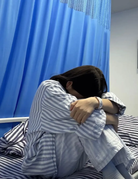 17岁女孩离世：“物质喂不饱的灵魂，到底缺啥？”
 
天塌了！表舅家17岁女儿，