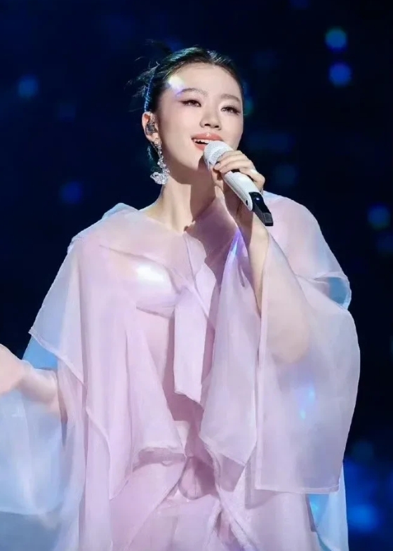 李健那句“单依纯出场基本不会输的”含金量还在上升！

本以为上一场的《珠玉》够惊