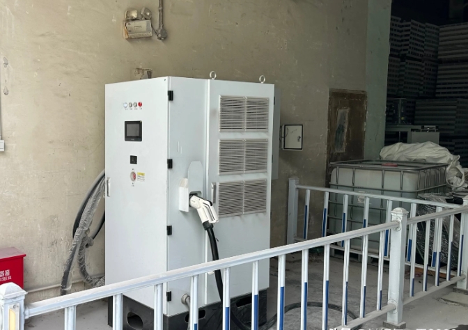 
我们车队保安在他老家投资建设了一个充电桩，而且他的投资方式非常贼。他是跑到建筑