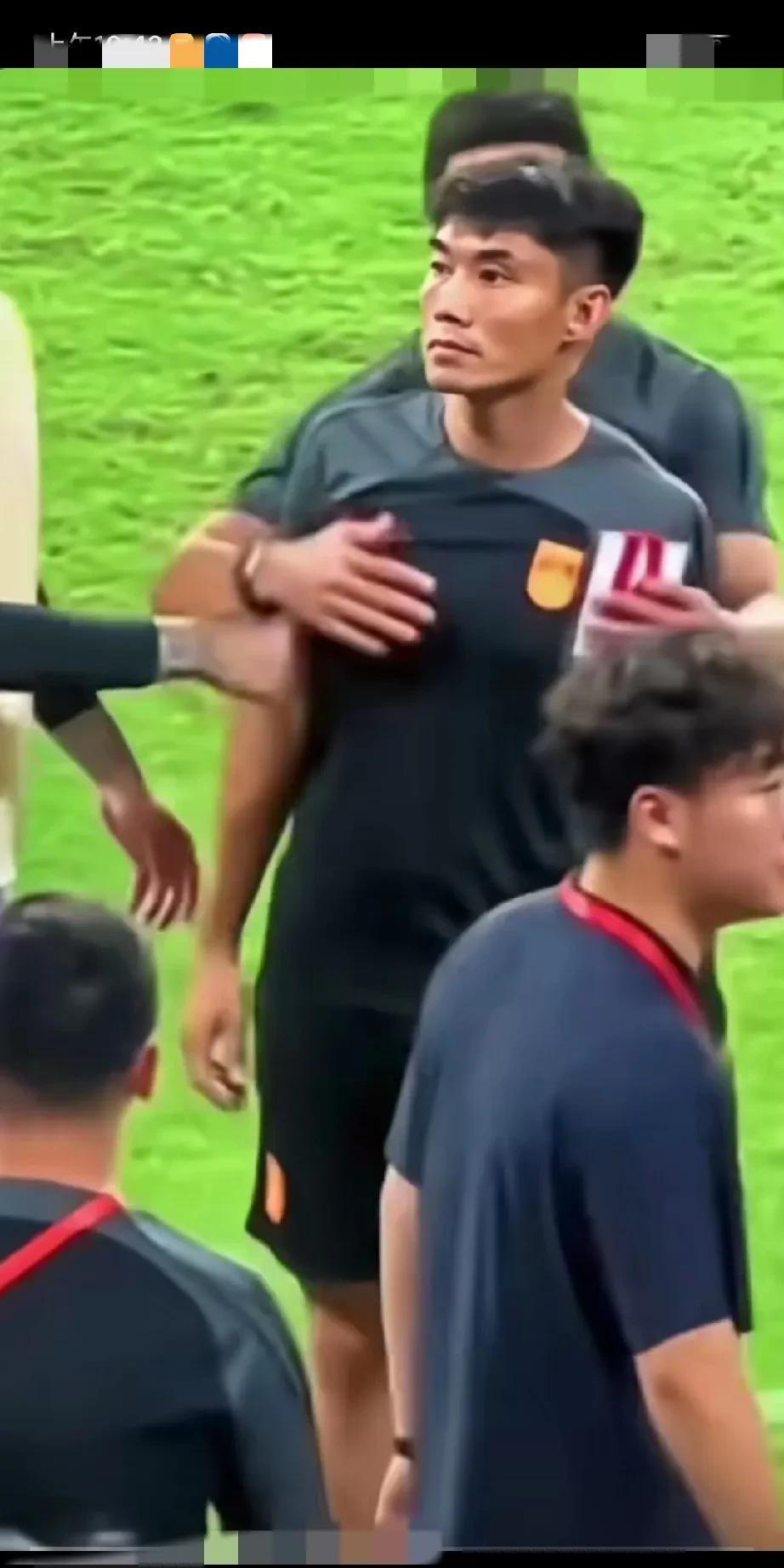 你们的郑哥，你们的郑智机会来了。中国男足历史上的功勋球员郑智机会要来啦！马上要正