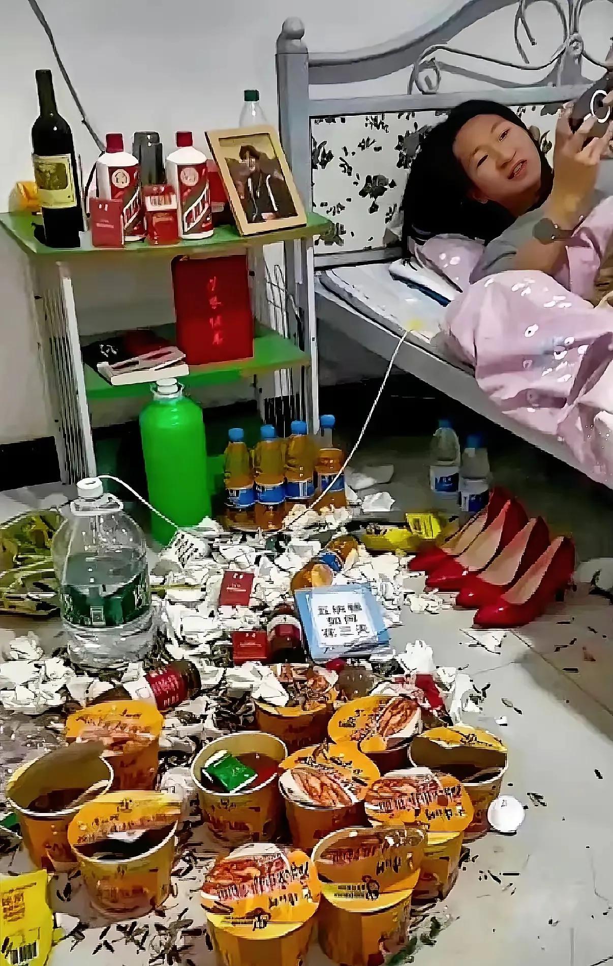 《懒》
女孩漂亮懒到家，
喝水细管床不下。
几天躺床手机拿，
…………？
拋砖引