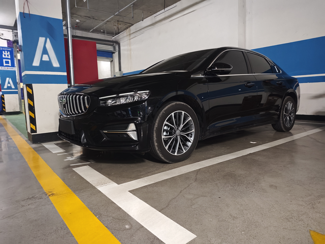 星瑞整个后半部的造型还是很能打的
刚提车的时候，新车buff，所以给物业说了一声