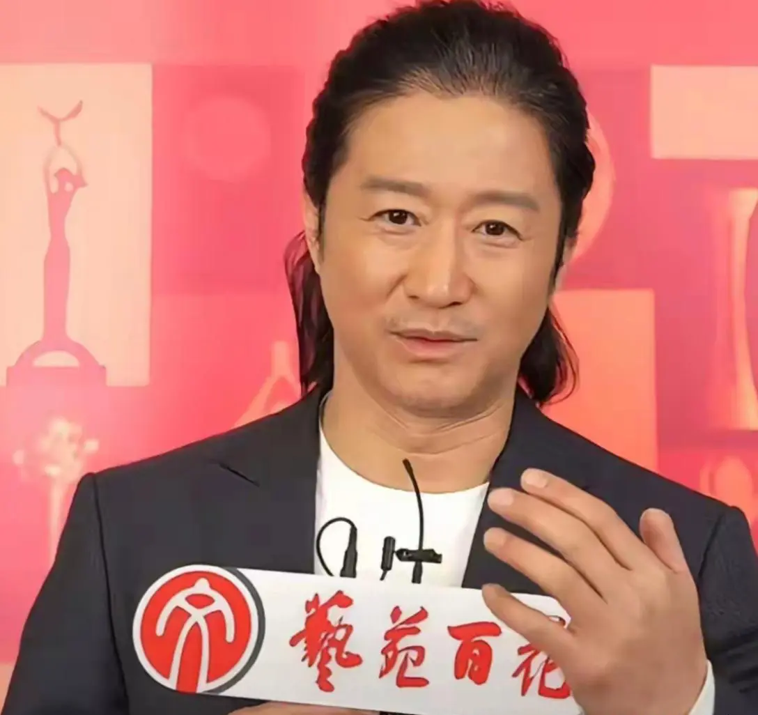 吴京现在都变成这样了。相由心生。