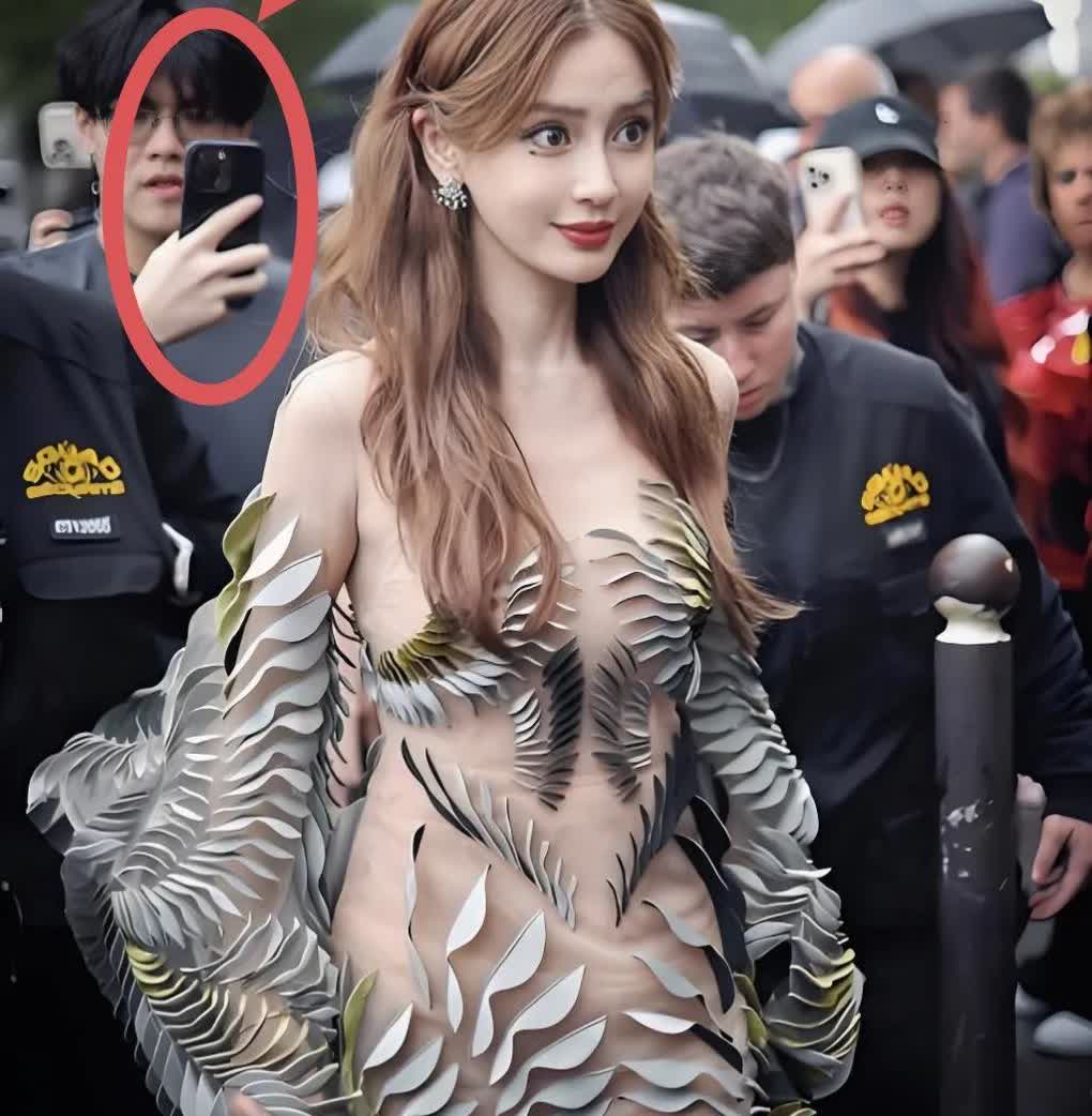 黄晓明怕是夜里都得叹口气吧？
 
他大概做梦都想不到，都跟杨颖分开三年半了，
