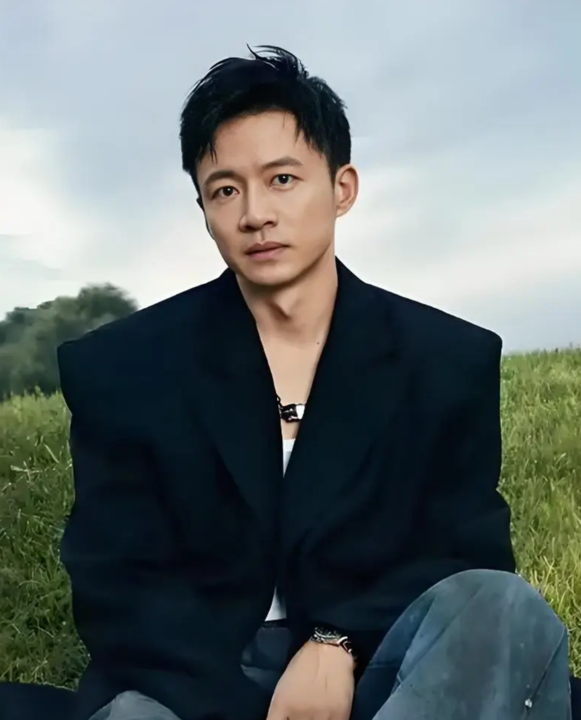 给赵丽颖演过老公，

又给热依扎演老公，

就凡是演员唐曾演的剧，甭管是和知名还