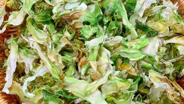 它是天然败火高手，正大量上市，买8斤晒干储存，随吃随取超下饭