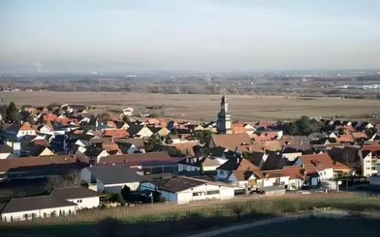 川普家族发家史：三代经商，两任总统，大女儿是自己背后的顶级智囊