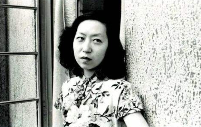 1956年，35岁的张爱玲发现自己怀孕了，而且是第一次怀孕，孩子是65岁男友赖雅