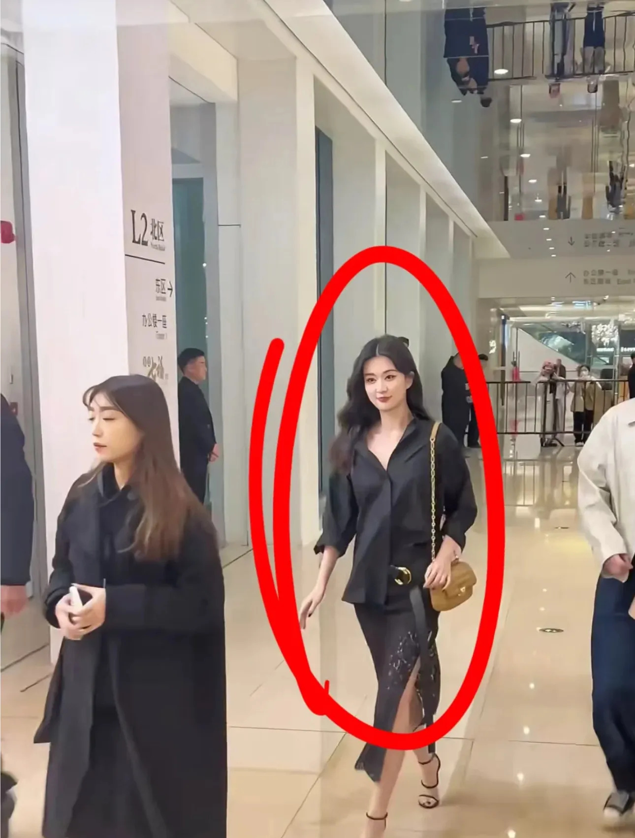 总裁闪婚女明星乔欣











什么？身家500亿的总裁竟然闪婚了？对