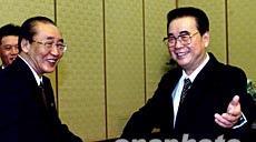 2002年10月16日，李鹏在北京会见朝鲜时任最高人民会议常任委员会副委员长杨亨