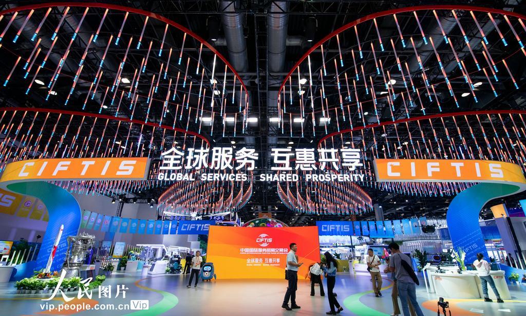 面对美国”商品贸易“关税，中国接下来精确打击美国的”服务贸易“，作为反制！
  