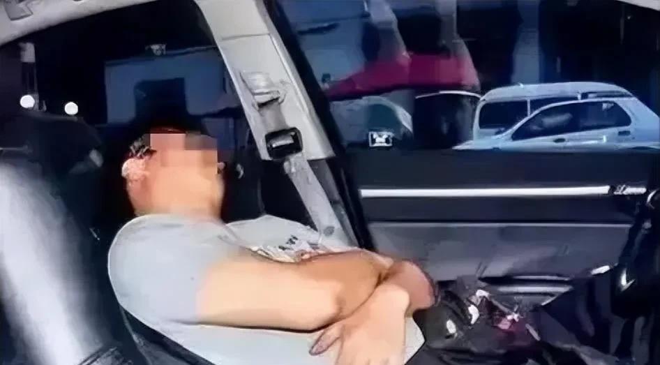 今日来给你们唠唠赵大力的事儿。赵大力这人，性格直爽，特讲义气，年轻那会身边围了一
