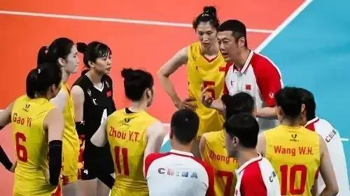 中国女排迎来关键比赛，美国站决定总决赛资格。



眼下，国家队正处于一个关键的