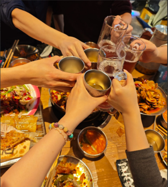 4月初辽宁大连，10女1男去吃烧烤，消费1125元，老板给优惠到1050元，没想