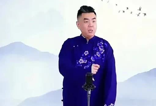 相声圈里他都熟，就是相声不熟，别人说相声表演报菜名，他张伯鑫上台表演报人名，别人