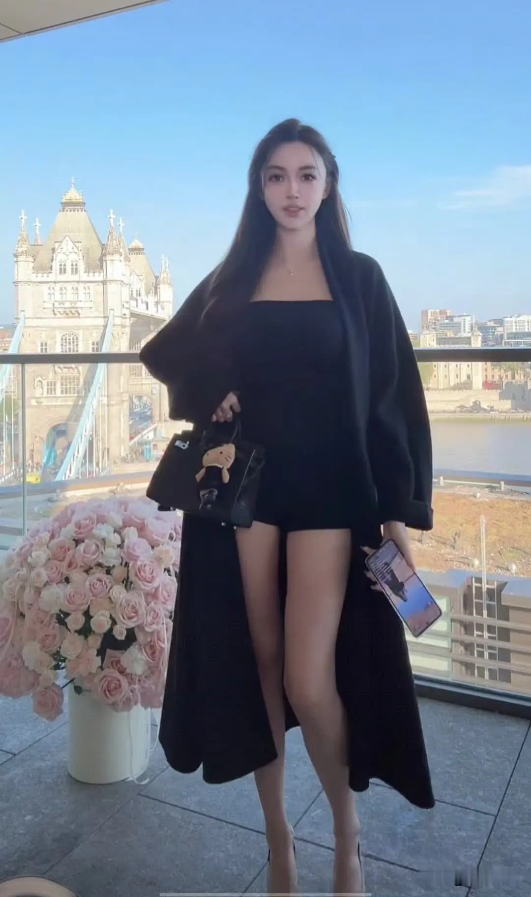 叶珂伦敦直播：身材吸睛
