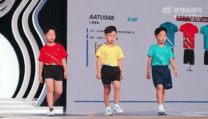 看到这个视频，是马龙的两个儿子在宁波给李宁品牌做小模特，真是有点感慨呀！
人家名