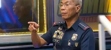 前菲律宾国家警察总长尼古拉斯·托雷三世正考虑提前退休，因为他的两个月的休假将于1