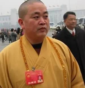 释永信被查，没想到上热搜的是阿雅、李湘还有释小龙……

阿雅之所以上热搜，是
