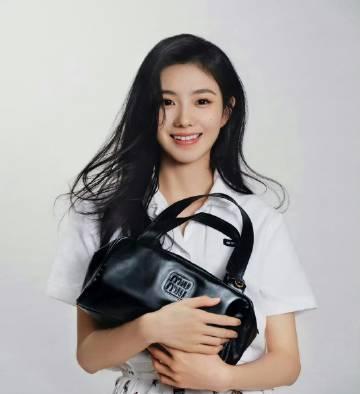 #miumiu签了三个00花#不是谁都是刘浩存，这句话含金量还在上升！