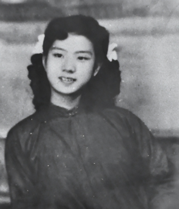 1949年，特务头子毛森，抓捕了一个交际花小姐，审讯时，毛森用刀划开她的衣服，轻