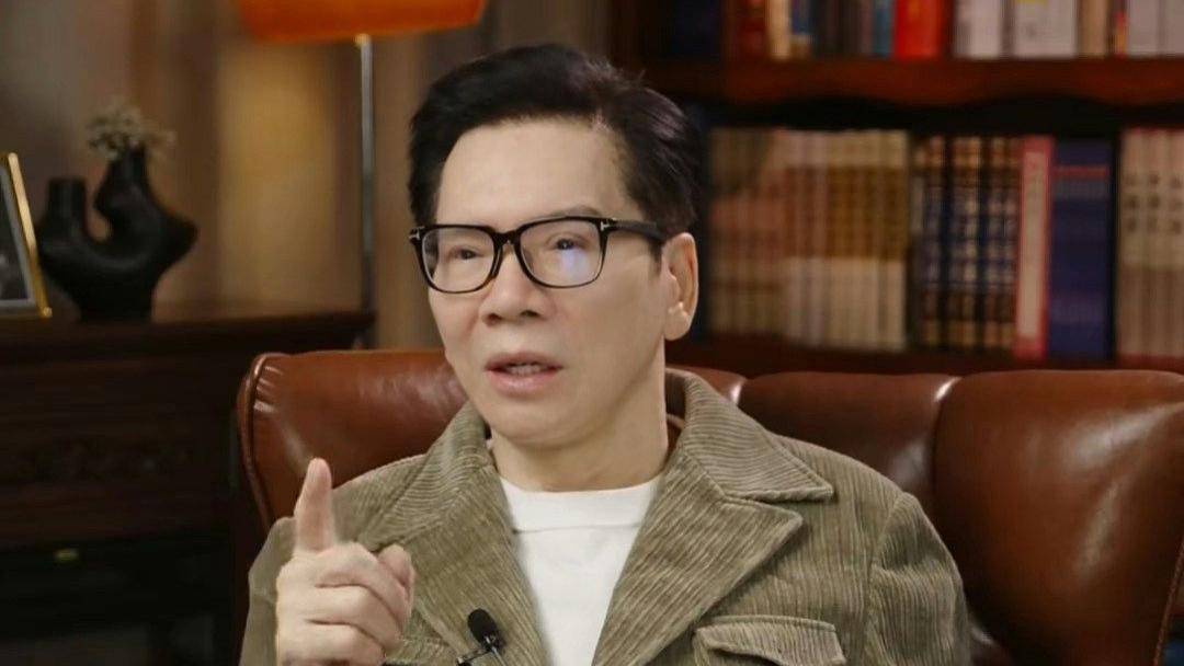 向华强77岁立志活到百岁！直言养老别指望子女，沉迷AI解寂寞