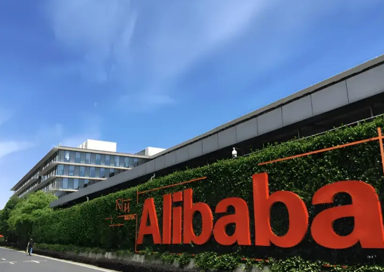 三月刚刚开始，中国就传出两条重磅消息，一个让人意外，另一个值得欣慰！

第一个消