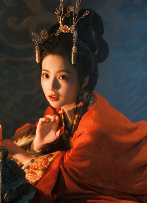 张雅钦的国风妆造，真超美的，这感觉真没谁了！