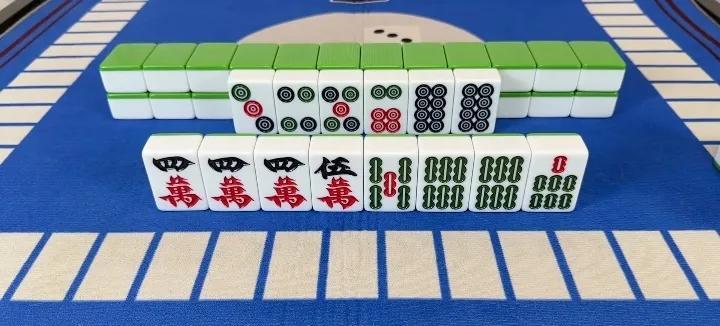 各位老铁，咱们打麻将要懂得5搭牌原理，就是6搭就必须拆一搭，5搭就必须补一搭，不