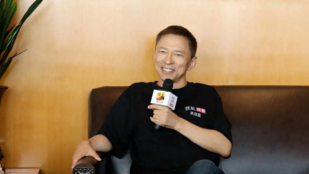 考过清华第一，拿过中国首富，他说：这才叫活着