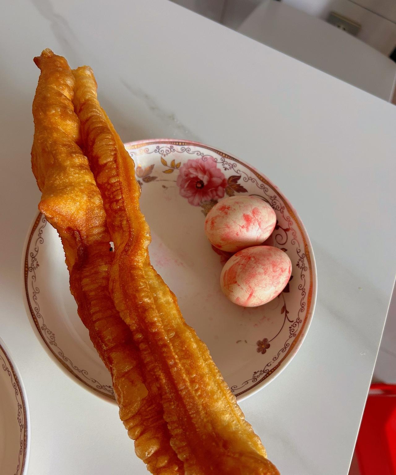 老家开学的仪式感就是一根油条加两根鸡蛋！
