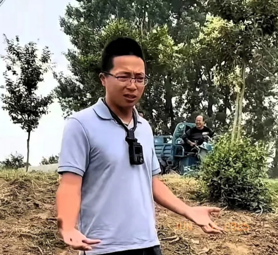 好一个魔法攻击。安徽玉米苗被拔后续，派出所介入。  

这事儿听着就让人血压飙升